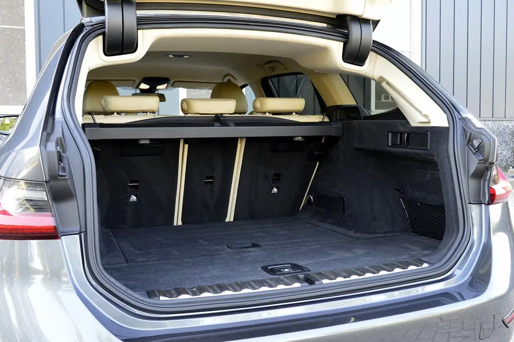 BMW 3-serie 3 Serie Touring 330i High Executive Editio uit 2019, foto 9