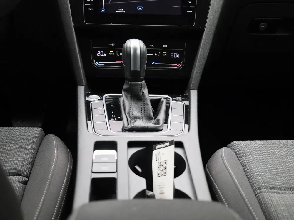 Volkswagen Passat Variant 2.0 TDI Comfort Business uit 2021, foto 10