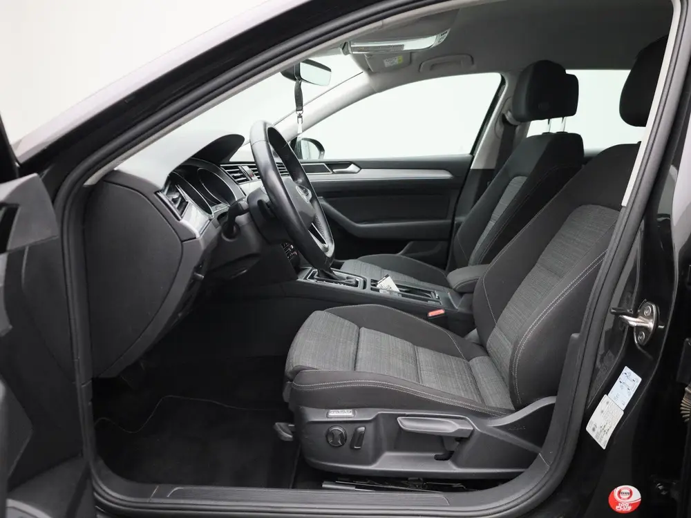 Volkswagen Passat Variant 2.0 TDI Comfort Business uit 2021, foto 11
