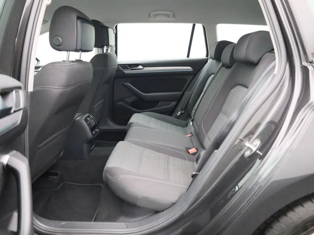 Volkswagen Passat Variant 2.0 TDI Comfort Business uit 2021, foto 12