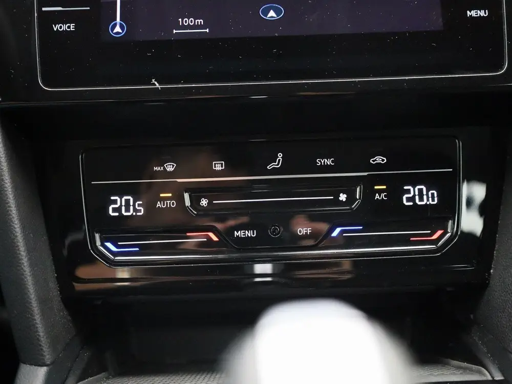 Volkswagen Passat Variant 2.0 TDI Comfort Business uit 2021, foto 18