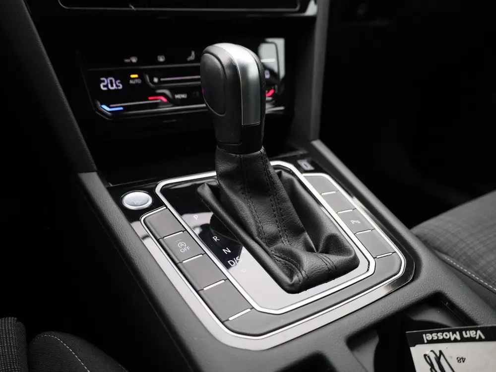 Volkswagen Passat Variant 2.0 TDI Comfort Business uit 2021, foto 19