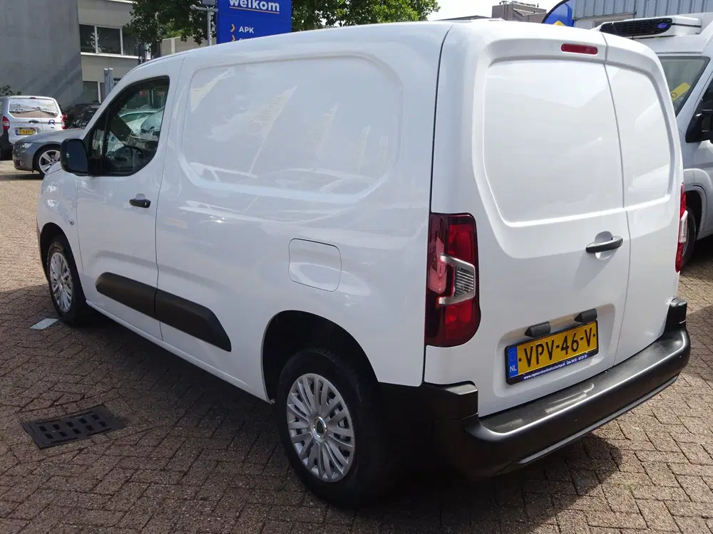 Peugeot Partner 1.2 PureTech Pro BENZINE AIRCO NAVI CRUISE uit 2022, foto 3