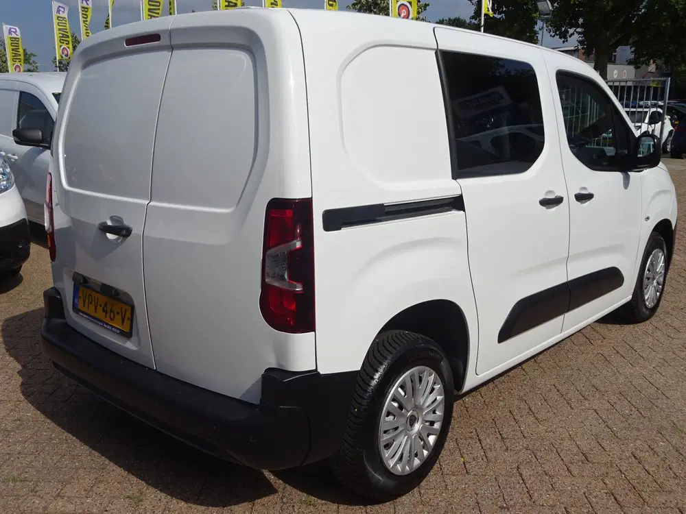 Peugeot Partner 1.2 PureTech Pro BENZINE AIRCO NAVI CRUISE uit 2022, foto 4