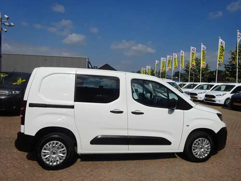 Peugeot Partner 1.2 PureTech Pro BENZINE AIRCO NAVI CRUISE uit 2022, foto 5