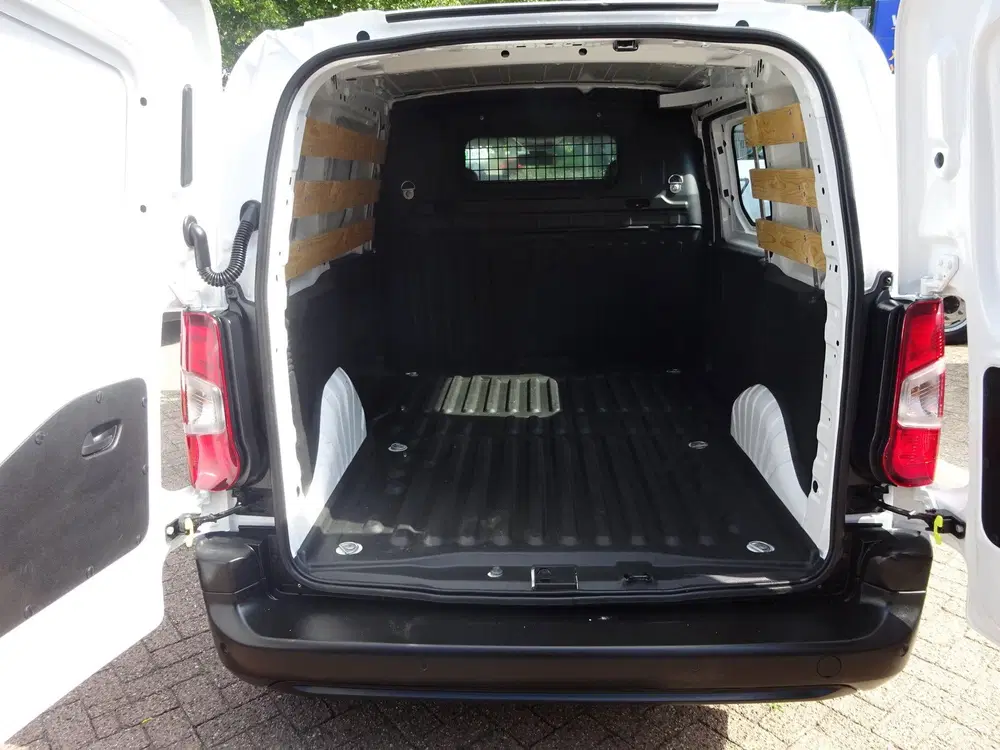 Peugeot Partner 1.2 PureTech Pro BENZINE AIRCO NAVI CRUISE uit 2022, foto 8