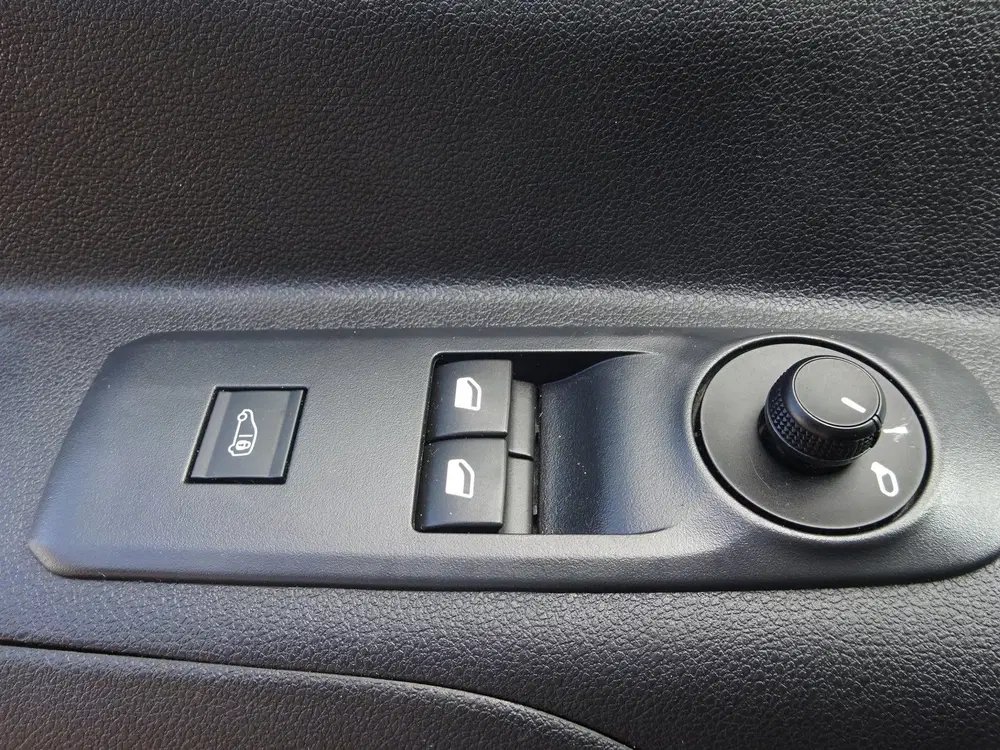 Peugeot Partner 1.2 PureTech Pro BENZINE AIRCO NAVI CRUISE uit 2022, foto 9