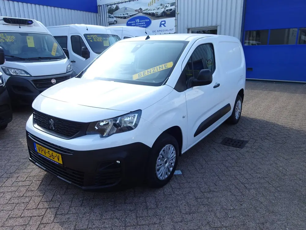 Peugeot Partner 1.2 PureTech Pro BENZINE AIRCO NAVI CRUISE uit 2022, foto 2