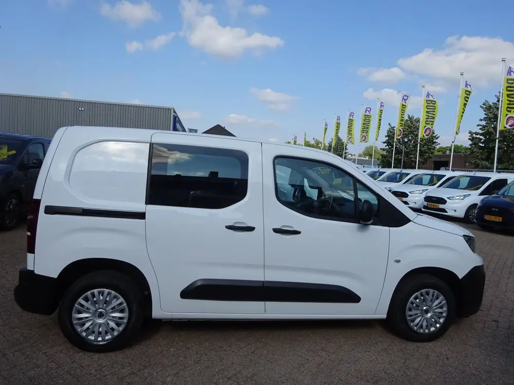 Peugeot Partner 1.2 PureTech Pro BENZINE AIRCO NAVI CRUISE uit 2022, foto 5