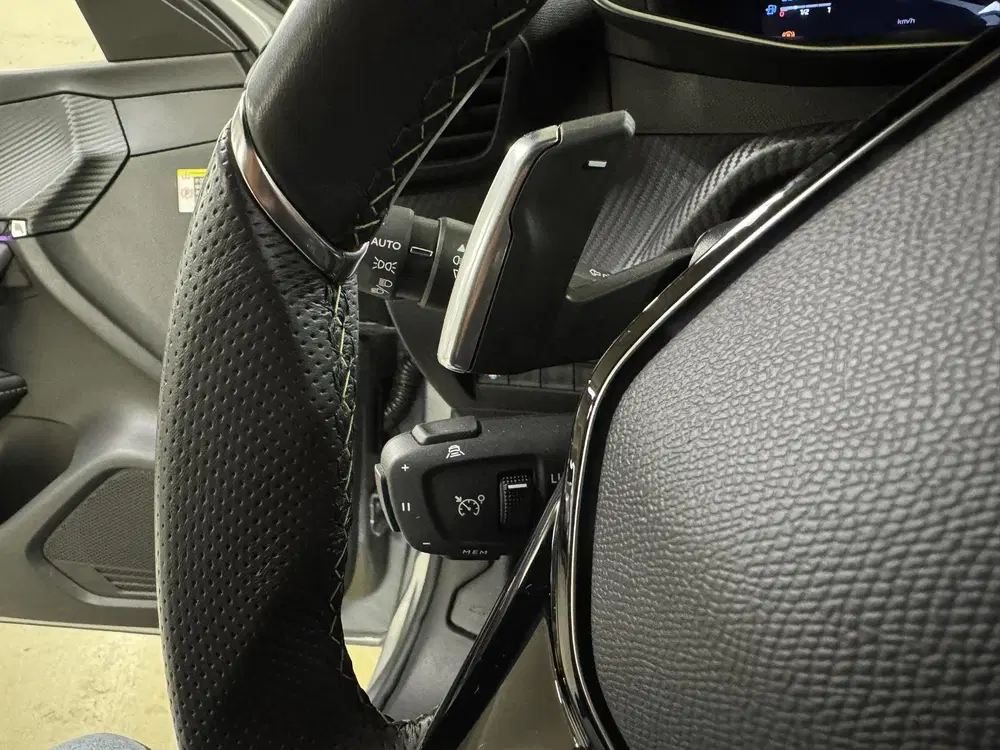 Peugeot 208 1.2 Hybrid 136 e-DCS6 GT uit 2024, foto 12