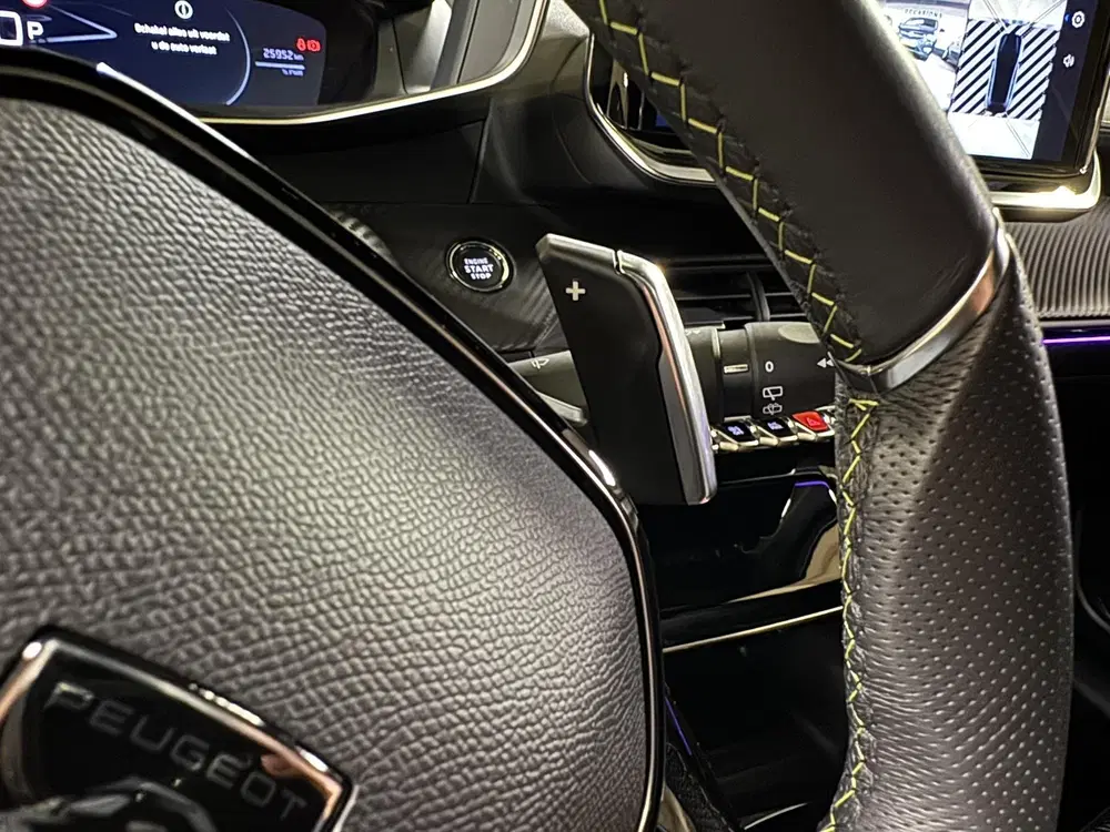 Peugeot 208 1.2 Hybrid 136 e-DCS6 GT uit 2024, foto 13