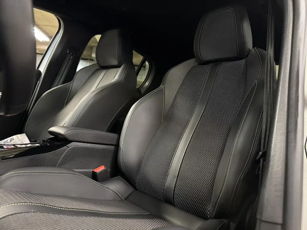 Peugeot 208 1.2 Hybrid 136 e-DCS6 GT uit 2024, foto 19