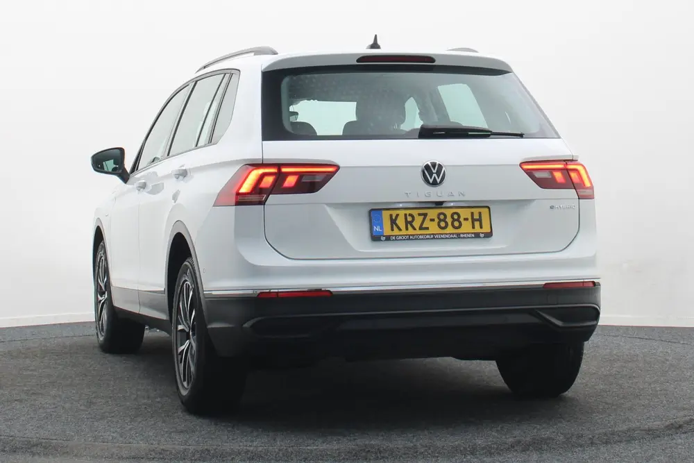 Volkswagen Tiguan 1.4 TSI DSG Plug-in Hybrid Life Navigatie uit 2022, foto 18