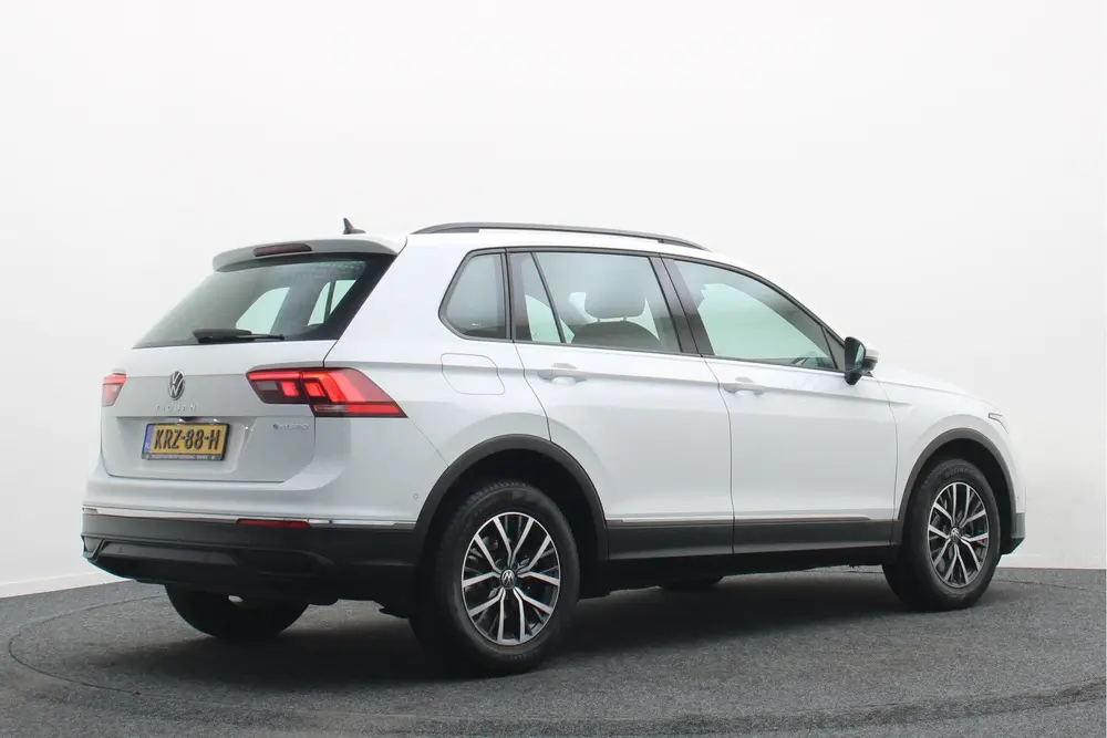 Volkswagen Tiguan 1.4 TSI DSG Plug-in Hybrid Life Navigatie uit 2022, foto 20