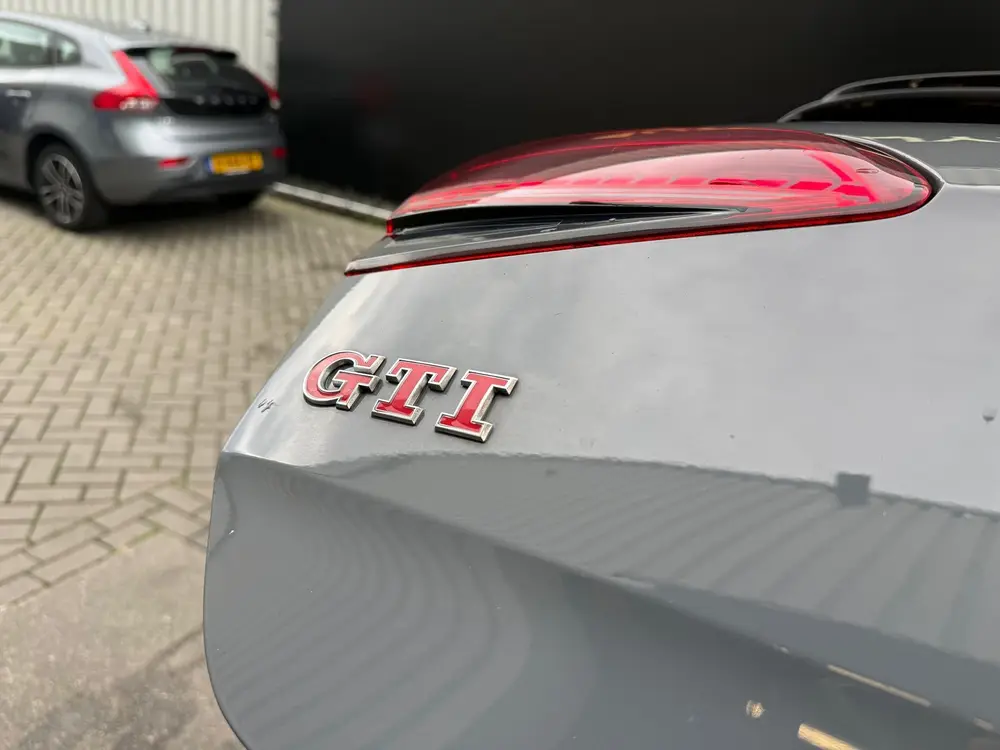 Volkswagen Golf 2.0 TSI GTI TCR Pano Camera Carplay Keyless uit 2019, foto 15
