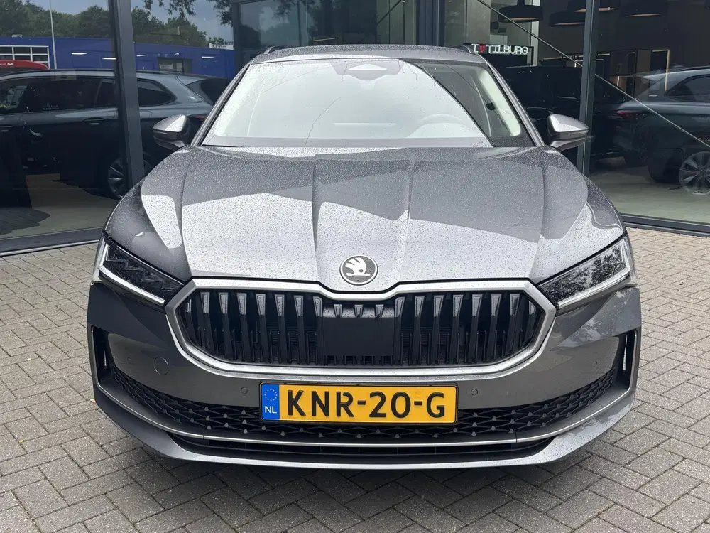 Skoda Superb 1.5 TSI PHEV Business Edition 204 PK uit 2026, foto 2