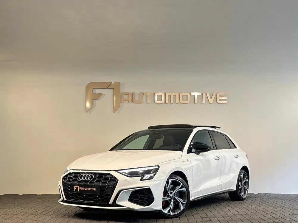 Audi A3 45 TFSI e S edition Competition Pano uit 2022