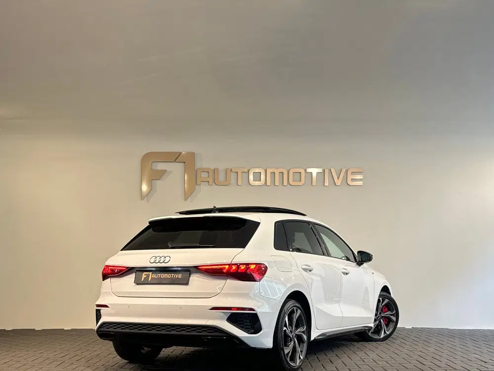 Audi A3 45 TFSI e S edition Competition Pano uit 2022, foto 4