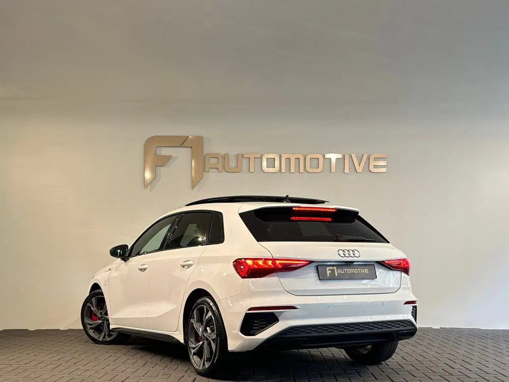 Audi A3 45 TFSI e S edition Competition Pano uit 2022, foto 6