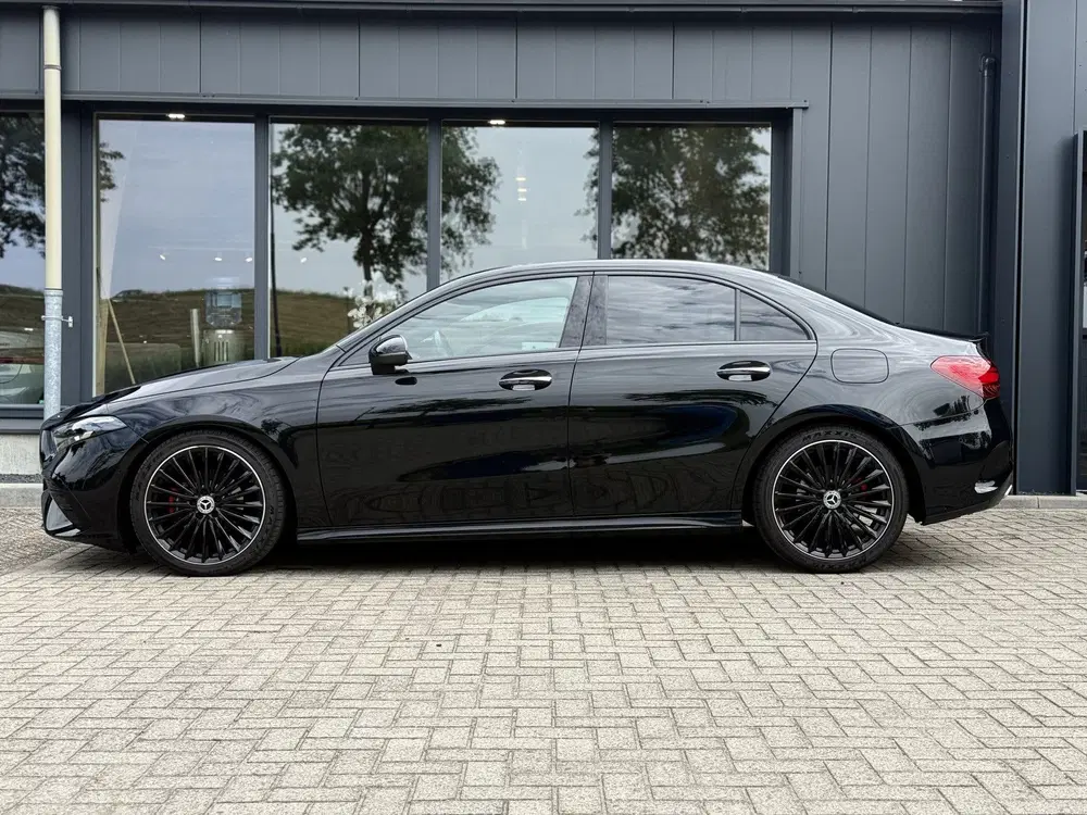 Mercedes-Benz A-Klasse 200 AMG Line (bj 2023 uit 2023, foto 8