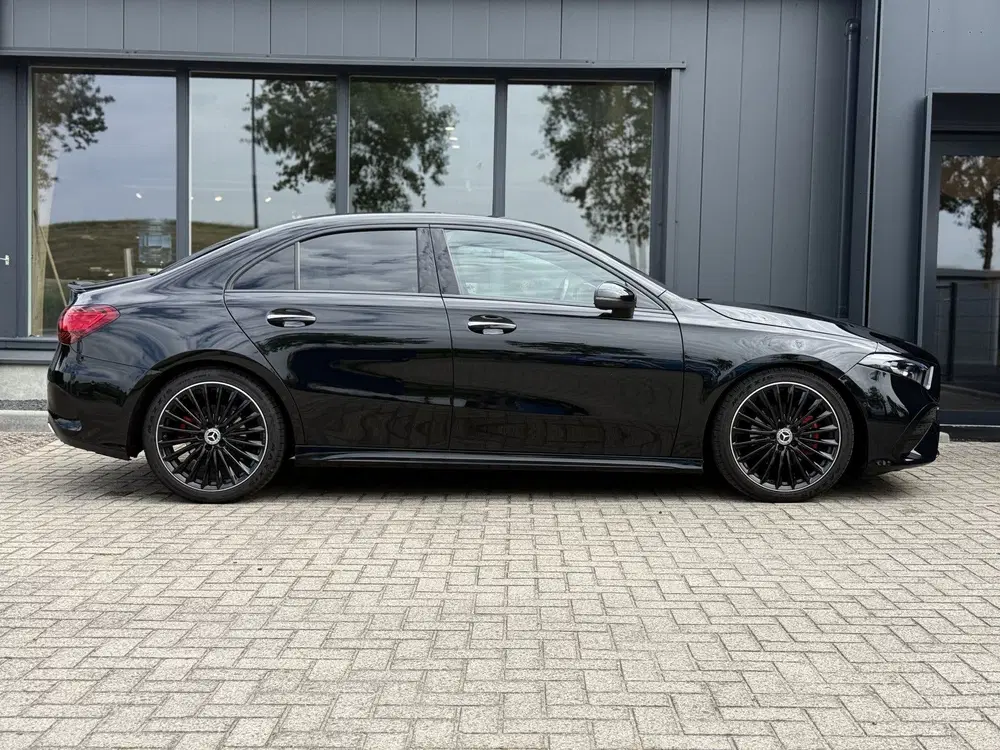 Mercedes-Benz A-Klasse 200 AMG Line (bj 2023 uit 2023, foto 9