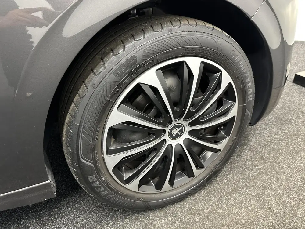 Peugeot 208 1.2 PureTech Active NAVI CRUISE CARPLAY AIRCO 5 uit 2019, foto 10