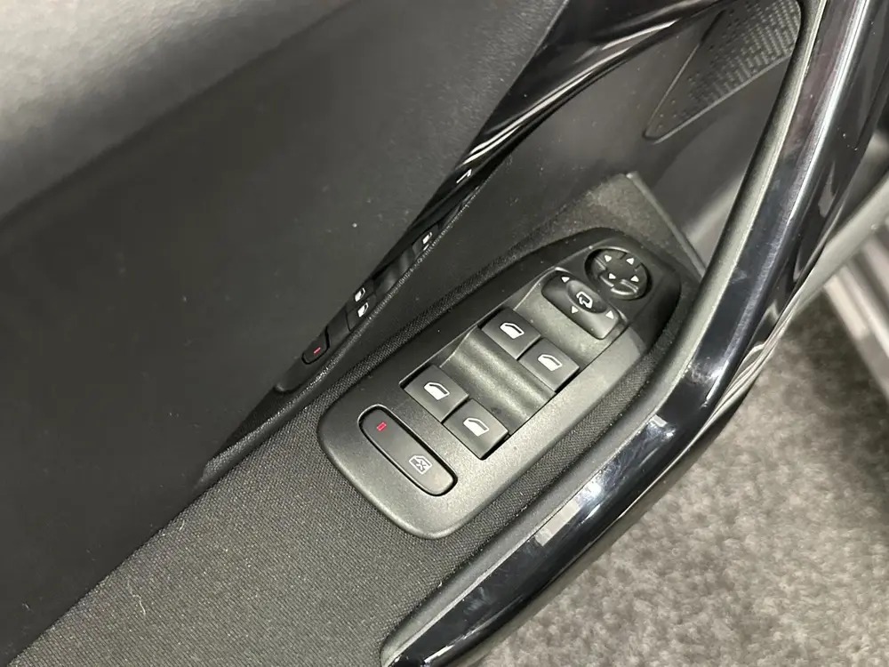 Peugeot 208 1.2 PureTech Active NAVI CRUISE CARPLAY AIRCO 5 uit 2019, foto 15