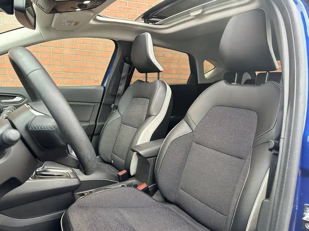 Renault Captur 1.6 E-Tech Hybride 145 Intens Panorama Sch uit 2022, foto 4