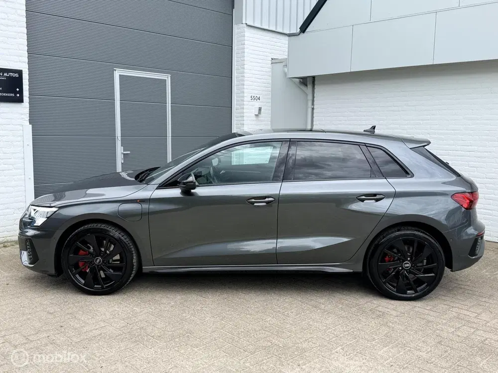Audi A3 45 TFSI e S edition Competition Pano Leer uit 2021, foto 12