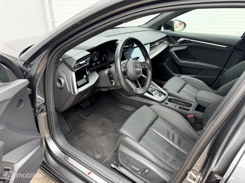 Audi A3 45 TFSI e S edition Competition Pano Leer uit 2021, foto 15