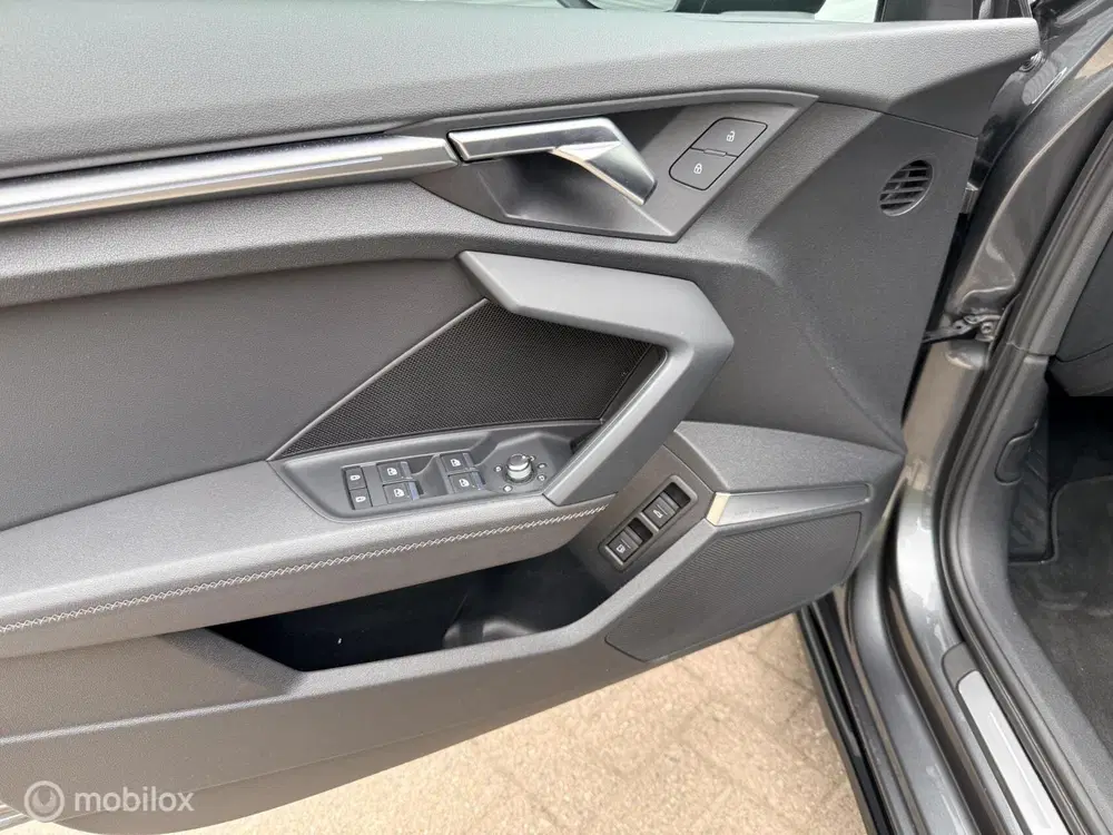 Audi A3 45 TFSI e S edition Competition Pano Leer uit 2021, foto 17