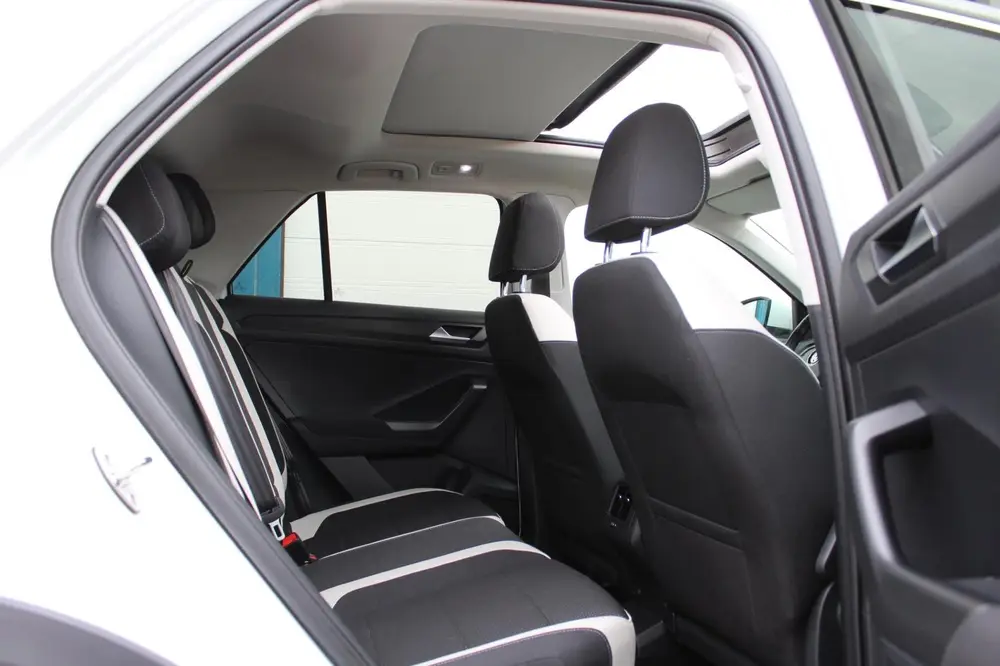 Volkswagen T-Roc 1.5 TSI Sport Automaat Pano uit 2019, foto 9