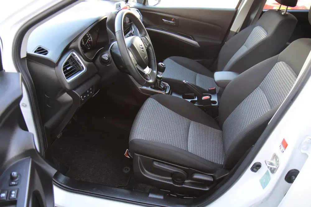 Suzuki S-Cross 1.4 Boosterjet Smart Hybrid Carplay BTW uit 2025, foto 7