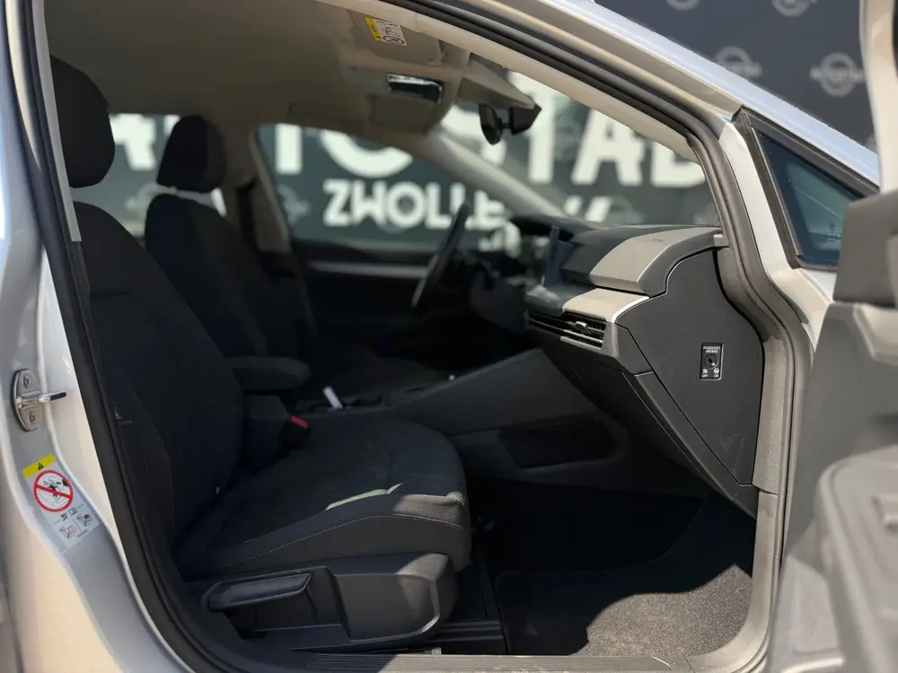 Volkswagen Golf 1.0 eTSI Life Automaat / NL-Auto / Virtual C uit 2021, foto 15