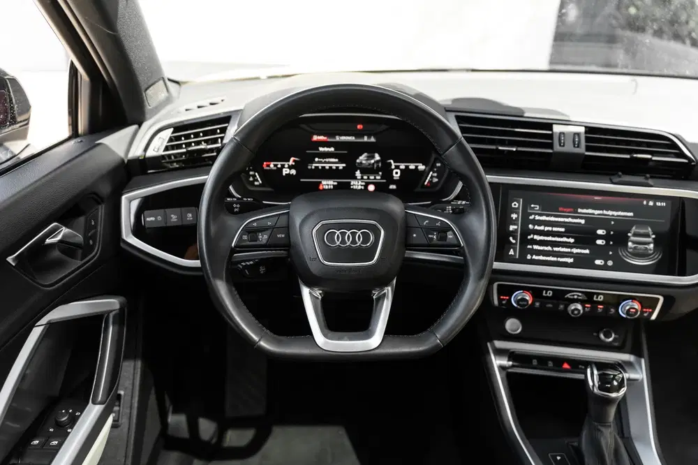 Audi Q3 35 TFSI S-line Black Optic uit 2019, foto 17