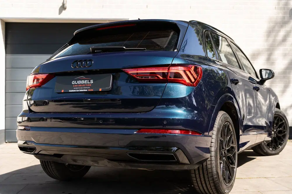 Audi Q3 35 TFSI S-line Black Optic uit 2019, foto 2