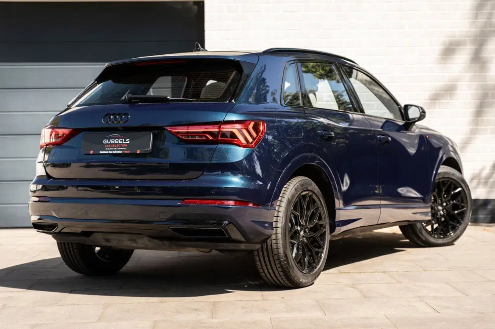 Audi Q3 35 TFSI S-line Black Optic uit 2019, foto 3