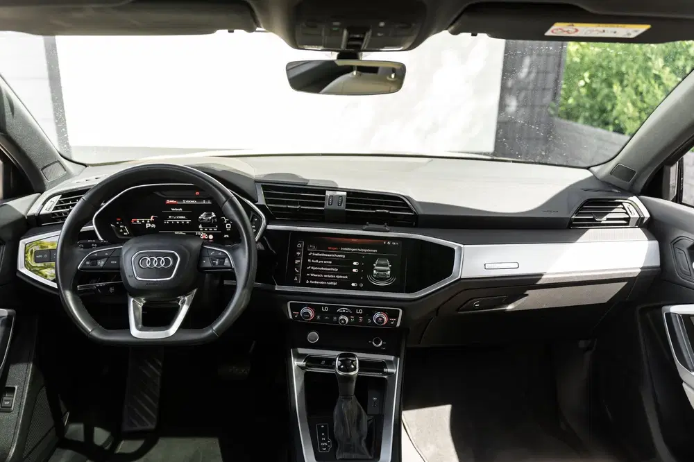 Audi Q3 35 TFSI S-line Black Optic uit 2019, foto 6
