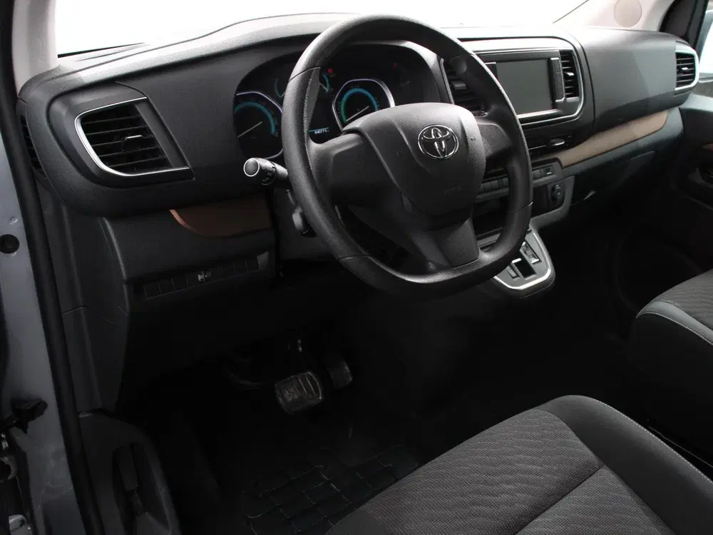 Toyota Proace Luxury L2 8persoons PERSONENBUS uit 2022, foto 2