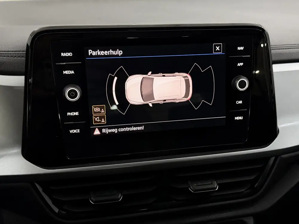 Volkswagen T-Roc 1.0 TSI Life Apple carplay, Parkeersensoren uit 2022, foto 18