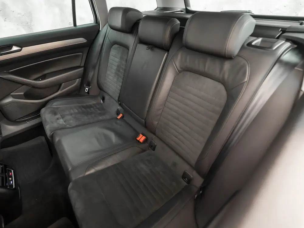 Volkswagen Passat Variant 1.5 TSI Highline Sportline 150Pk A uit 2019, foto 16