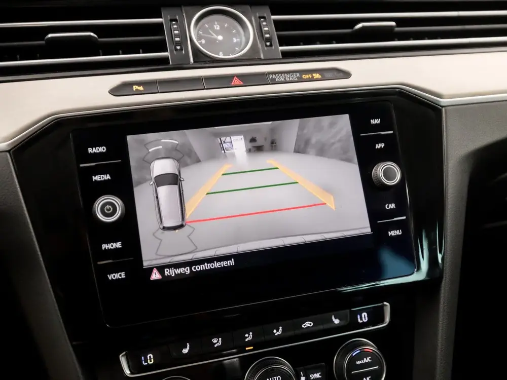 Volkswagen Passat Variant 1.5 TSI Highline Sportline 150Pk A uit 2019, foto 17