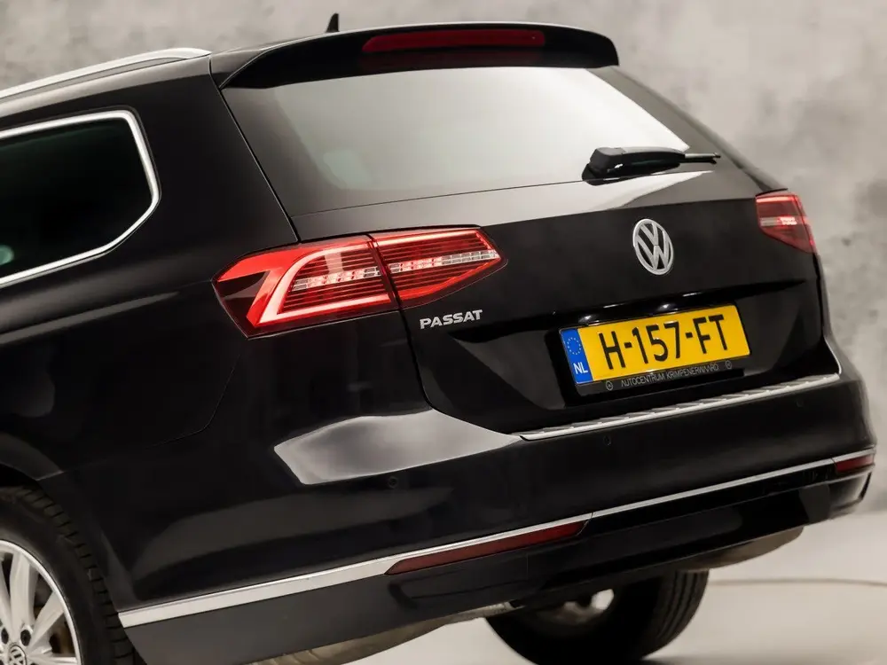 Volkswagen Passat Variant 1.5 TSI Highline Sportline 150Pk A uit 2019, foto 18