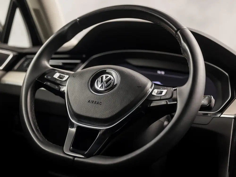 Volkswagen Passat Variant 1.5 TSI Highline Sportline 150Pk A uit 2019, foto 19