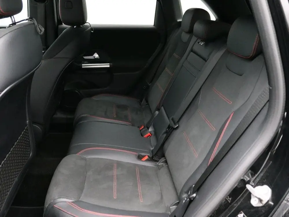 Mercedes-Benz B-Klasse 180 AMG Nightpakket uit 2022, foto 2