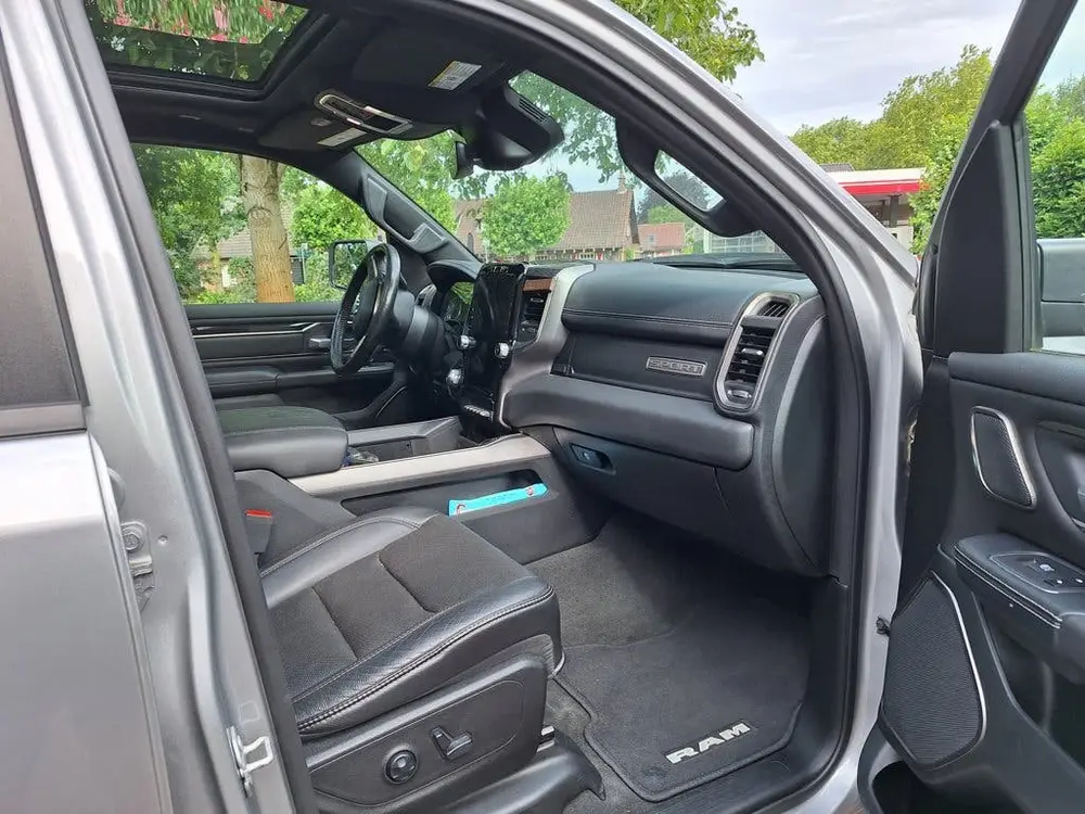 Dodge Ram 1500 5.7 V8 4x4 Crew Cab Laramie uit 2020, foto 12