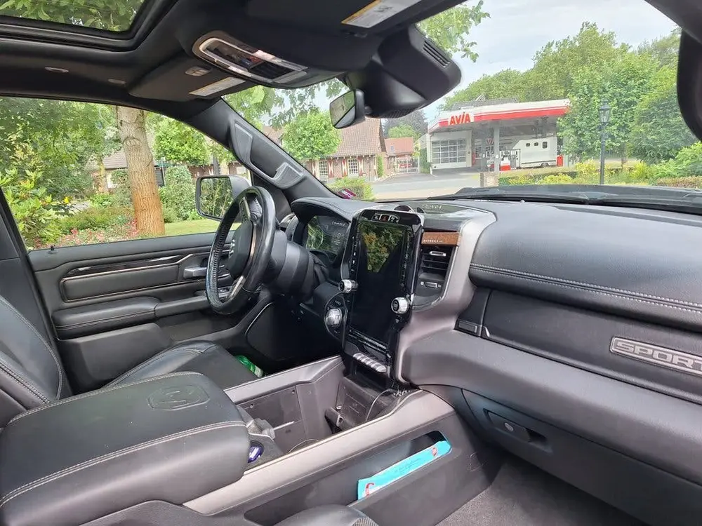 Dodge Ram 1500 5.7 V8 4x4 Crew Cab Laramie uit 2020, foto 13