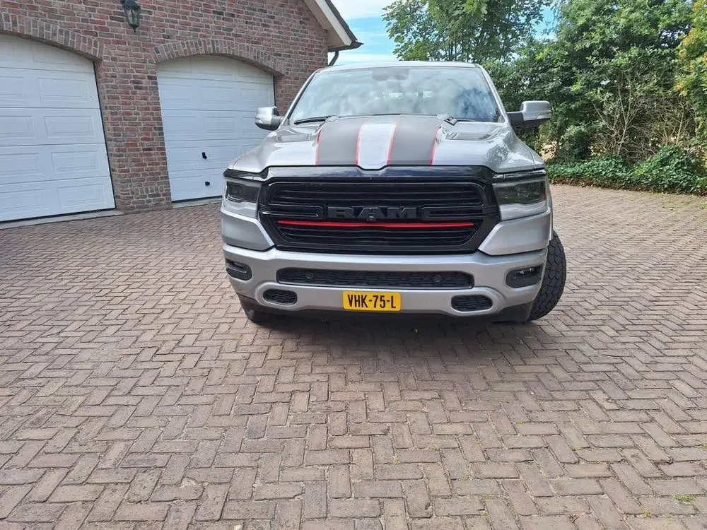 Dodge Ram 1500 5.7 V8 4x4 Crew Cab Laramie uit 2020, foto 2