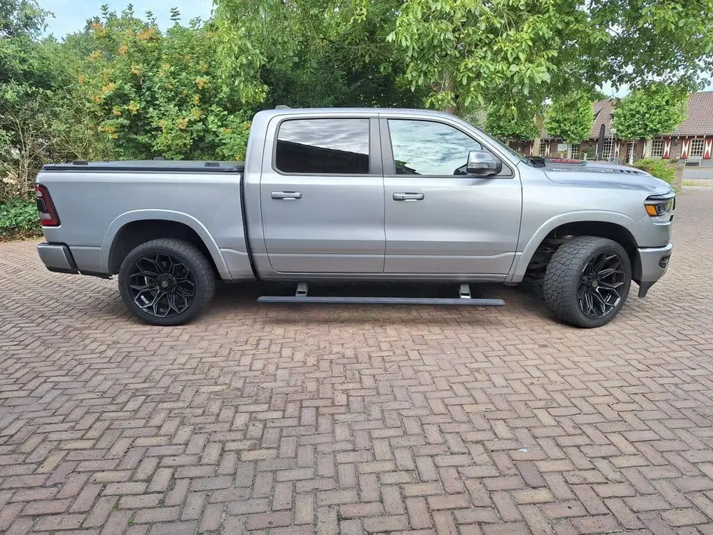Dodge Ram 1500 5.7 V8 4x4 Crew Cab Laramie uit 2020, foto 3