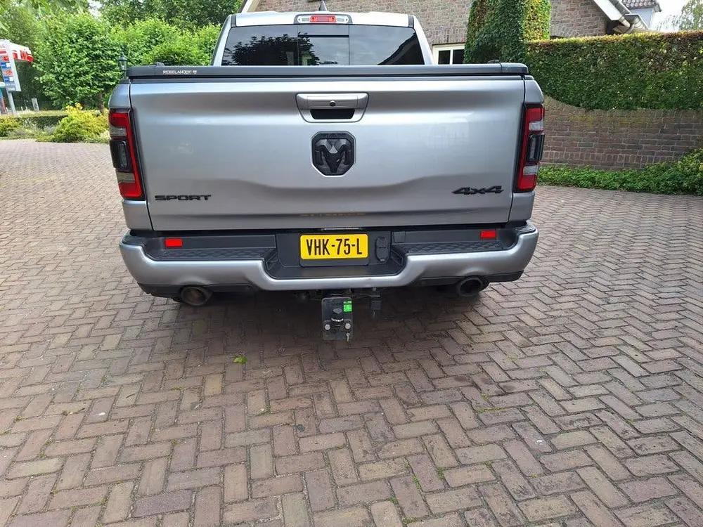 Dodge Ram 1500 5.7 V8 4x4 Crew Cab Laramie uit 2020, foto 4